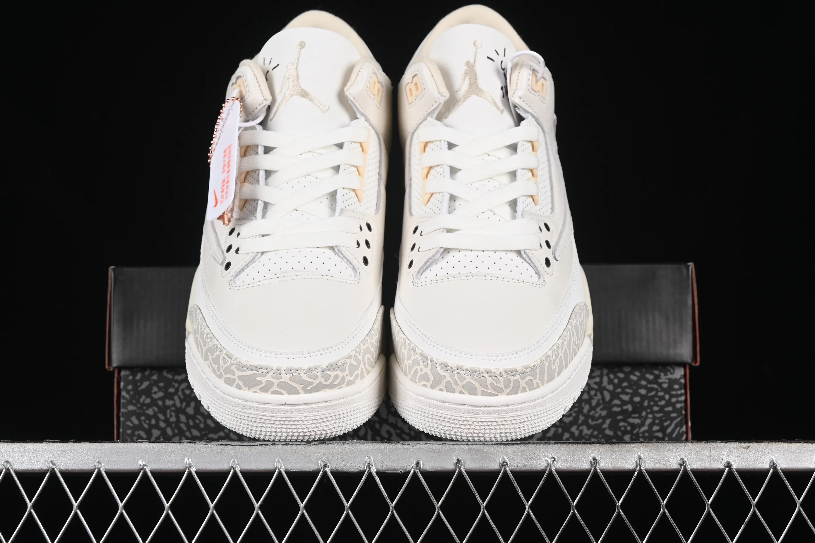All categories Air Jordan Jordan series basketball shoes Air Jordan 3 Travis Scott x Air Jordan 3 Retro "Cactus Jack" AJ3 Joe 3 joint cream off-white barb basketball shoes 136064-668